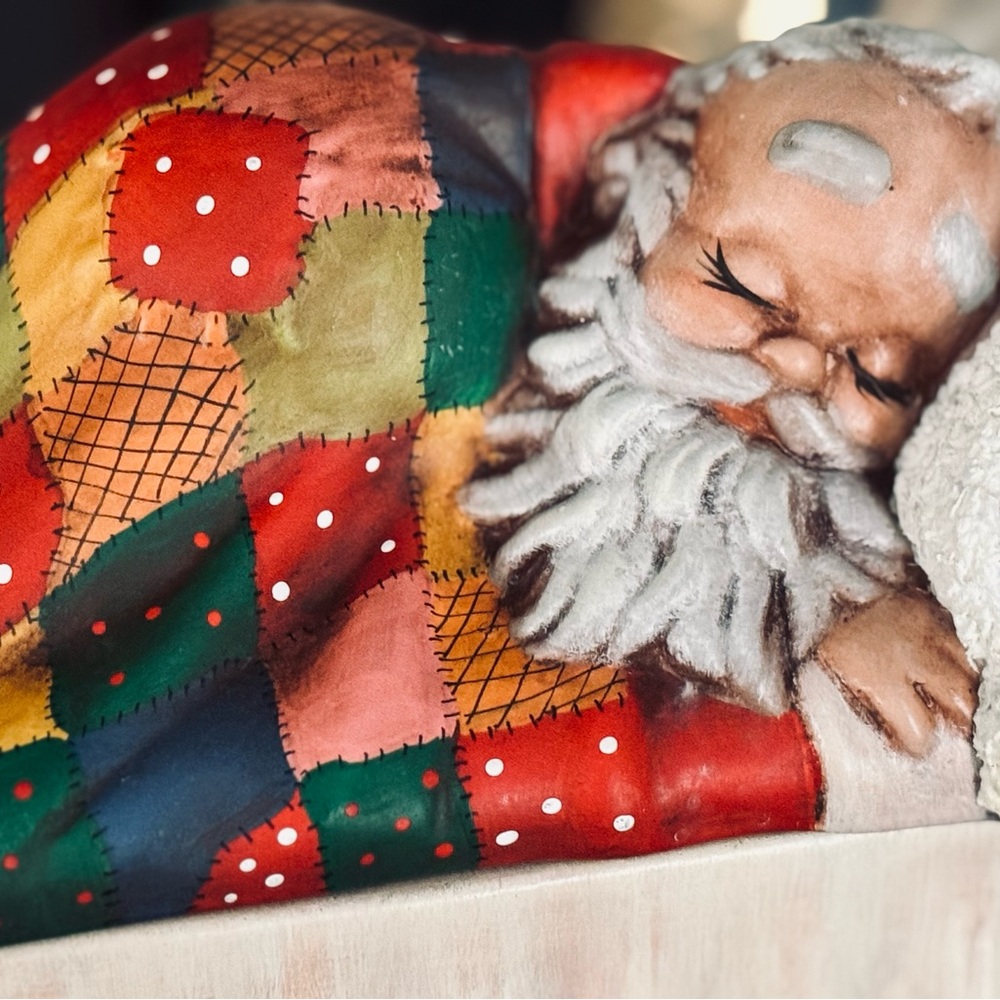 Vtg Christmas Albertas Mold Sleeping Santa In Bed Covered Dish Patchwork Ceramic - Picture 4 of 7